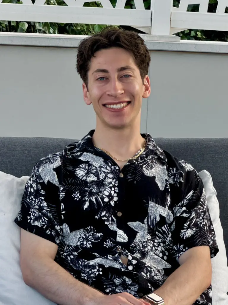 Headshot of Aaron